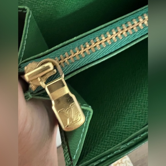 Louis Vuitton Green Epi Leather Wallet on Chain - Picture 8 of 12